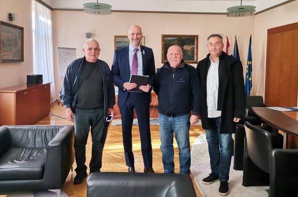 Sesvetski SDP-ovci predali u Grad peticiju za kraljevečke ambulante