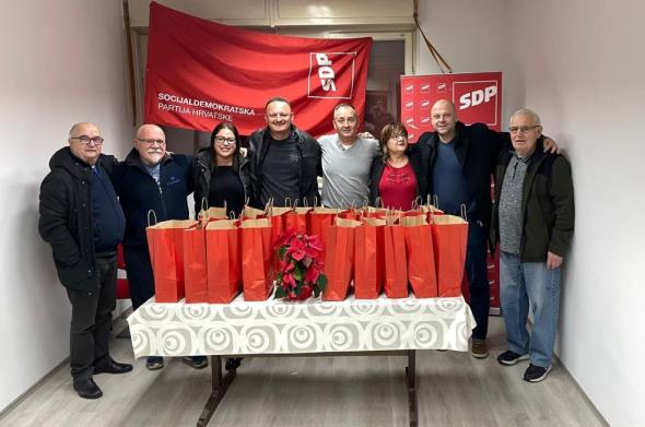 Sesvetski SDP donirao božićne poklon pakete potrebitima