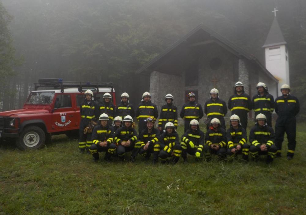 (Video) Vatrogasci gasili kapelicu na Lipi i okolnu šumu – vježba