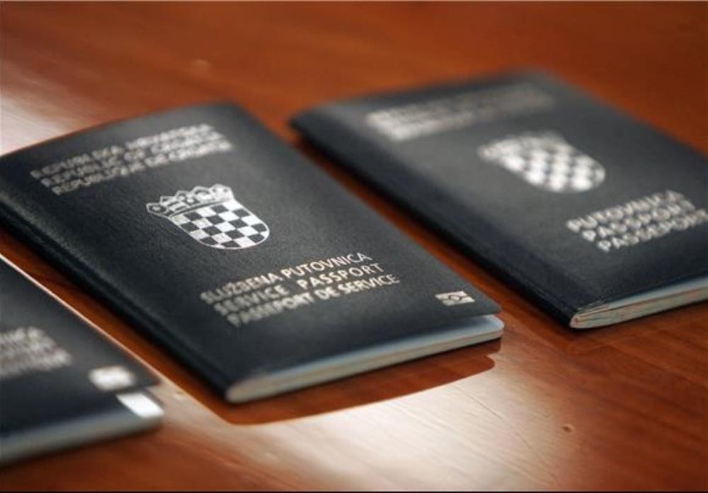 MUP: Od danas pojeftinjuju pristojbe za putovnice, vozačke dozvole, registracije