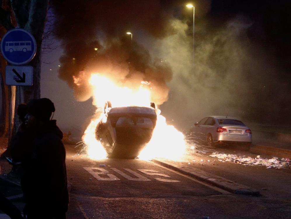 Novi sukobi policije i prosvjednika u pariškom predgrađu