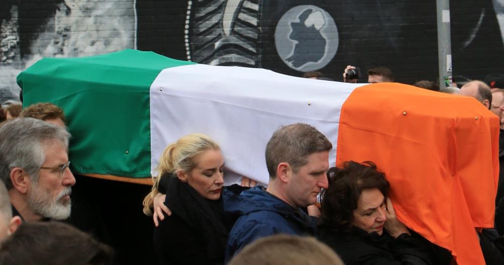 Tisuće ljudi na sprovodu Martina McGuinnessa u Londonderryju