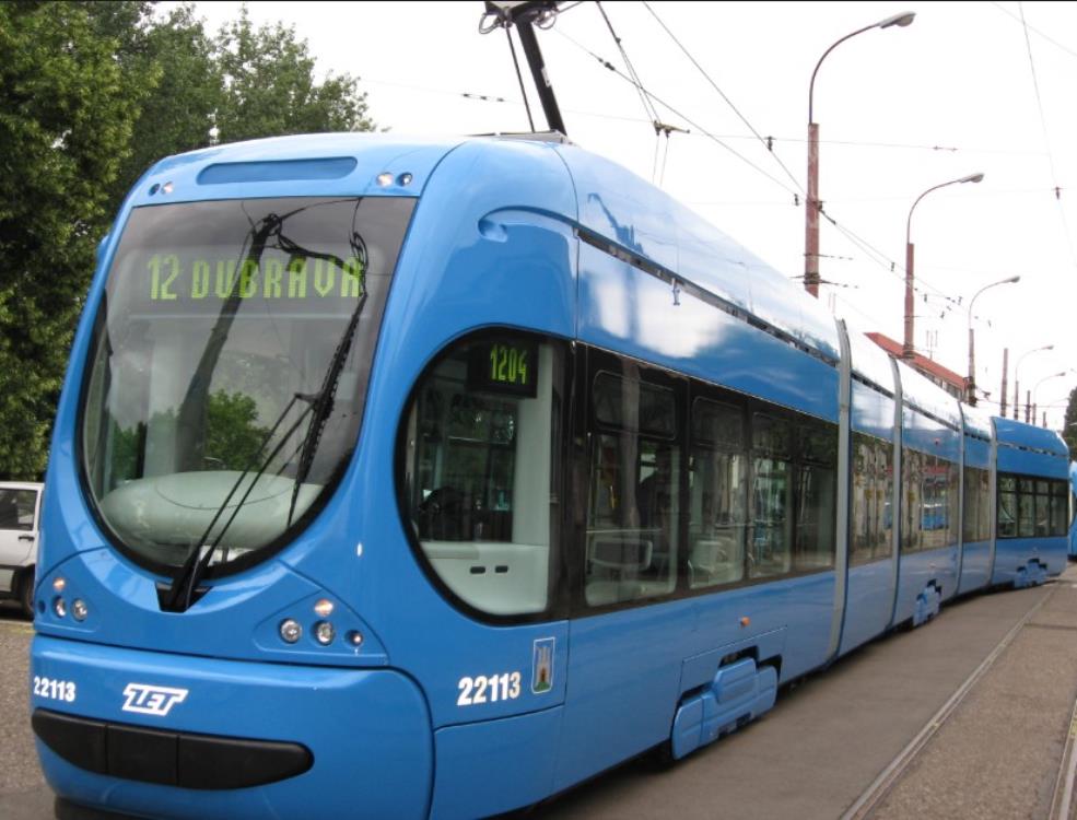 Sudar tramvaja i automobila u središtu grada