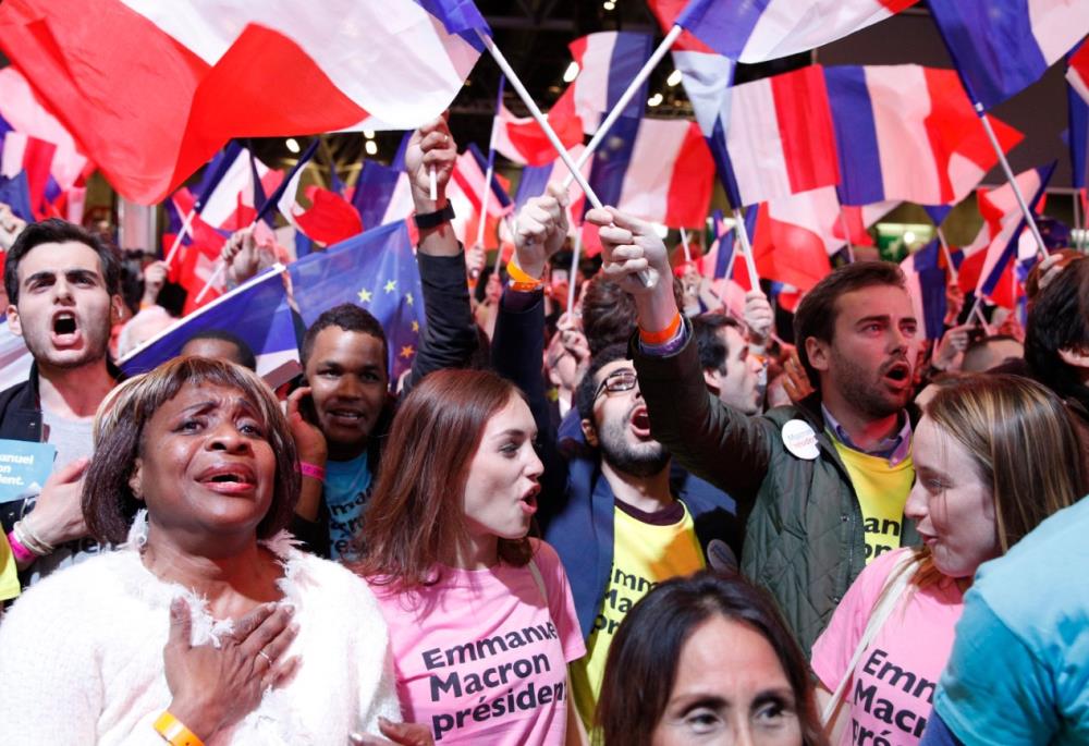 Izbori u Francuskoj: Macron favorit protiv Le Pen u drugom krugu