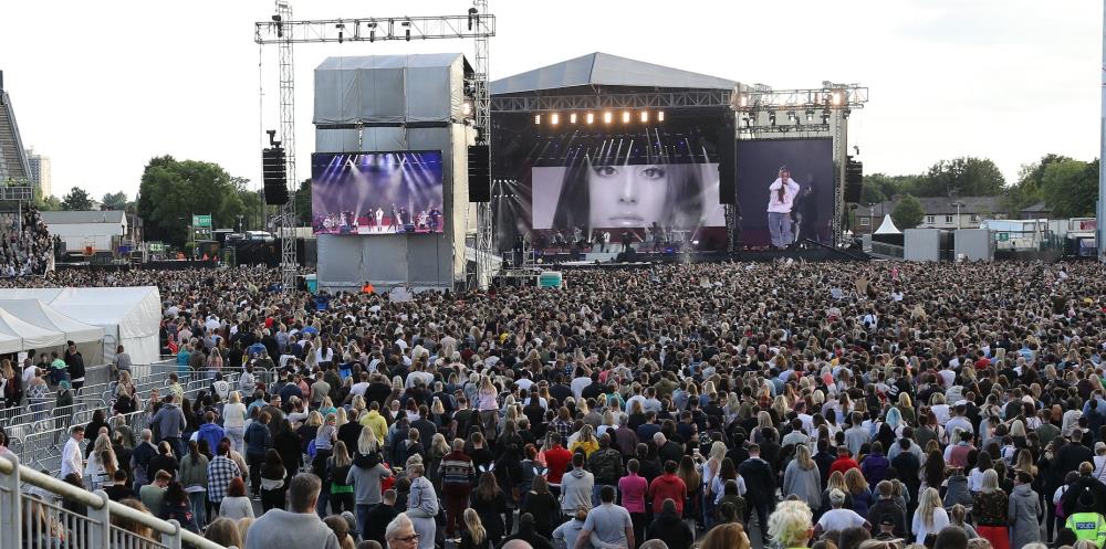Deseci tisuća protiv terorizma na koncertu Ariane Grande u Manchesteru