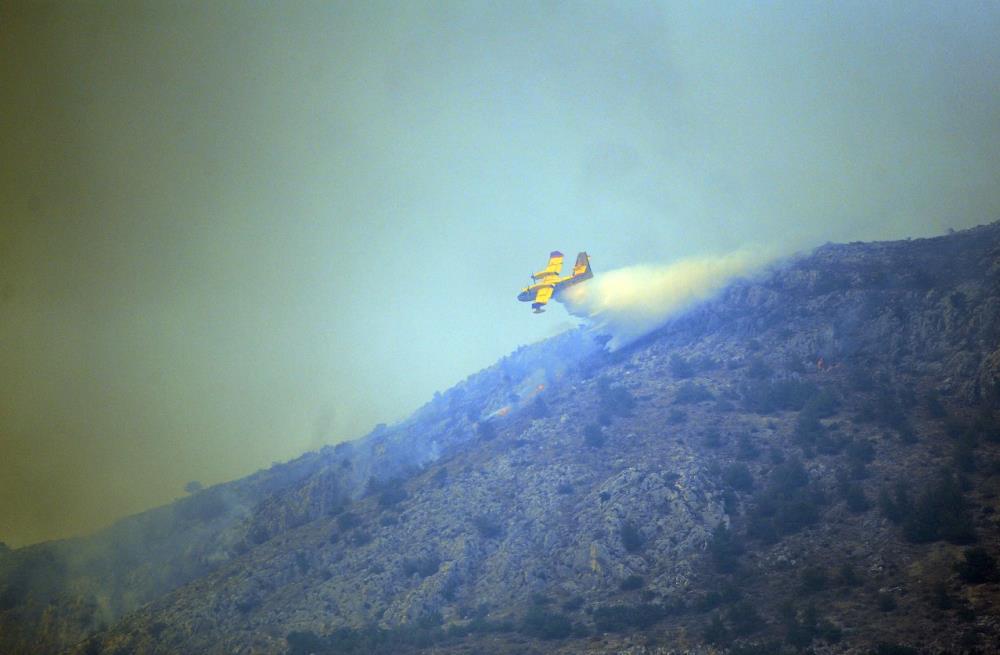 Zračne snage angažirane u gašenju požara na jugu Hrvatske