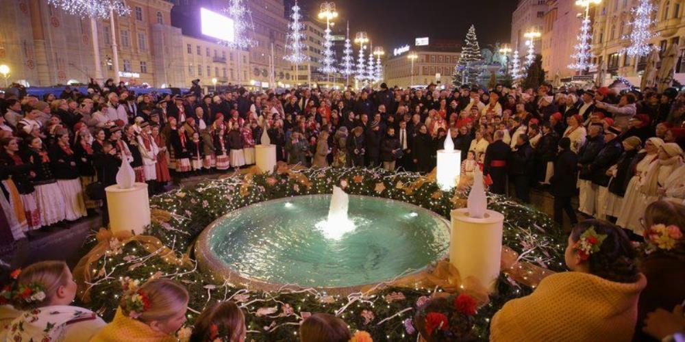 Paljenjem prve adventske svijeće u Zagrebu službeno započeo Advent