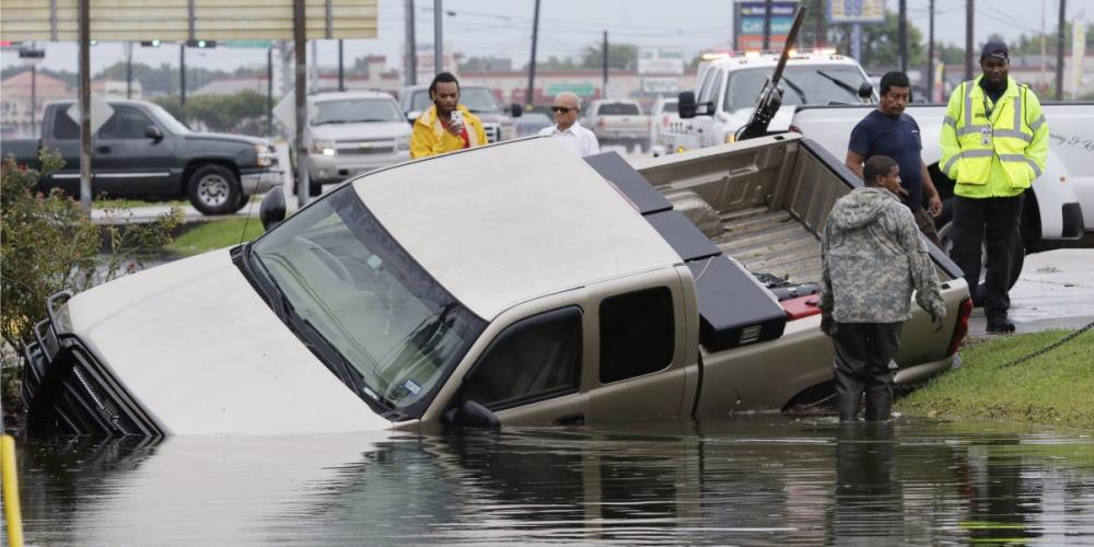 Houston paraliziran poplavama, masovne evakuacije stanovništva