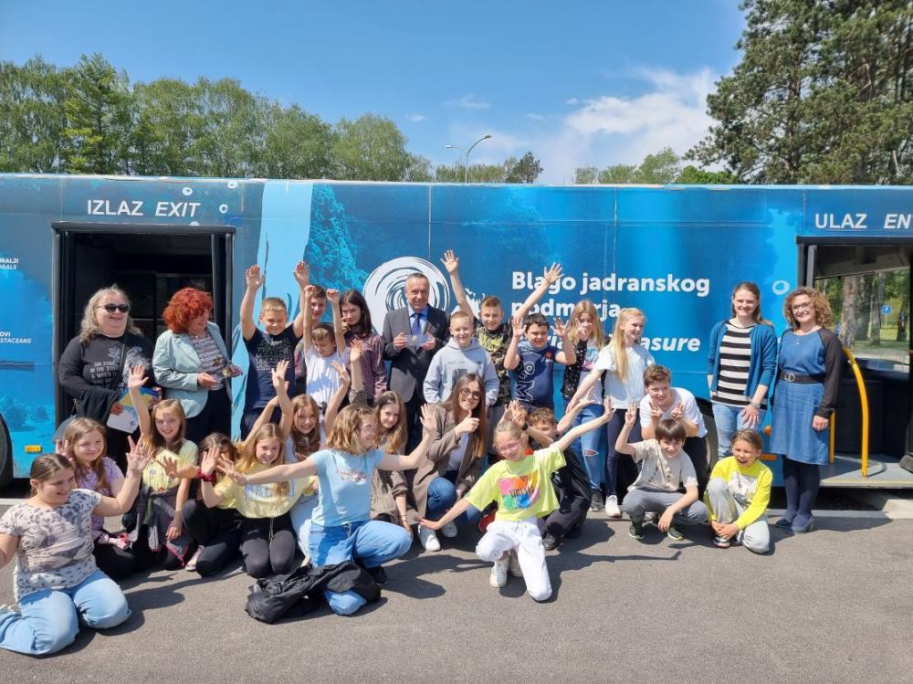Učenici još jedne škole u Zagrebačkoj županiji obišli jedinstvenu izložbu smještenu u autobusu  Edukativna izložba mlade Jaskanke o blagu jadranskog podmorja  