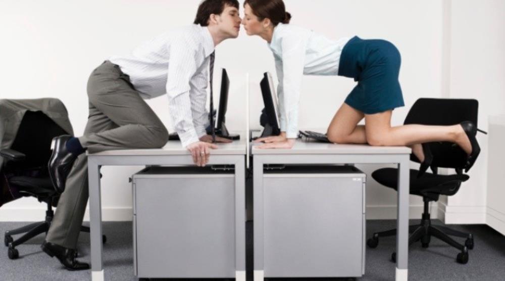 Romansa na poslu: što kada ljubav procvjeta među kolegama?