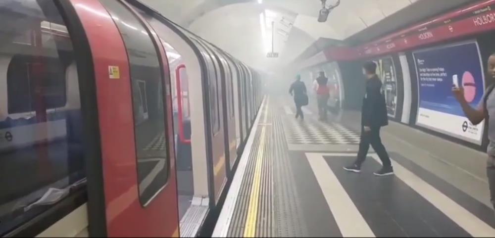 Panika u Londonu, evakuirana stanica podzemne željeznice (video)