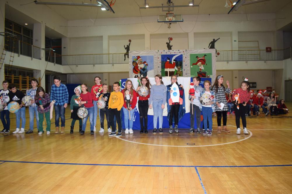 Božićnom školskom priredbom u OŠ Sesvetska Sela razveselili posjetitelje.