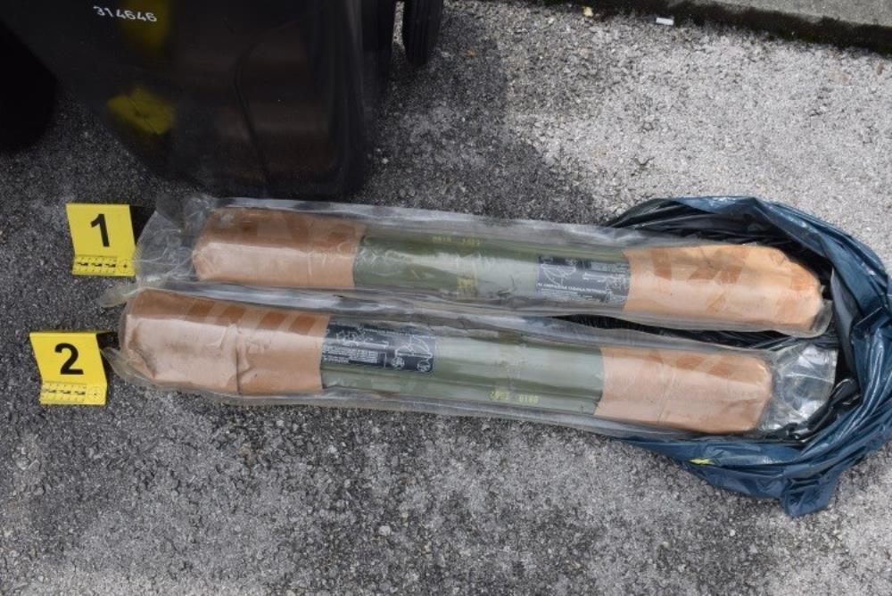 Droga i raketni bacači  zatečeni u autu u Sesvetama