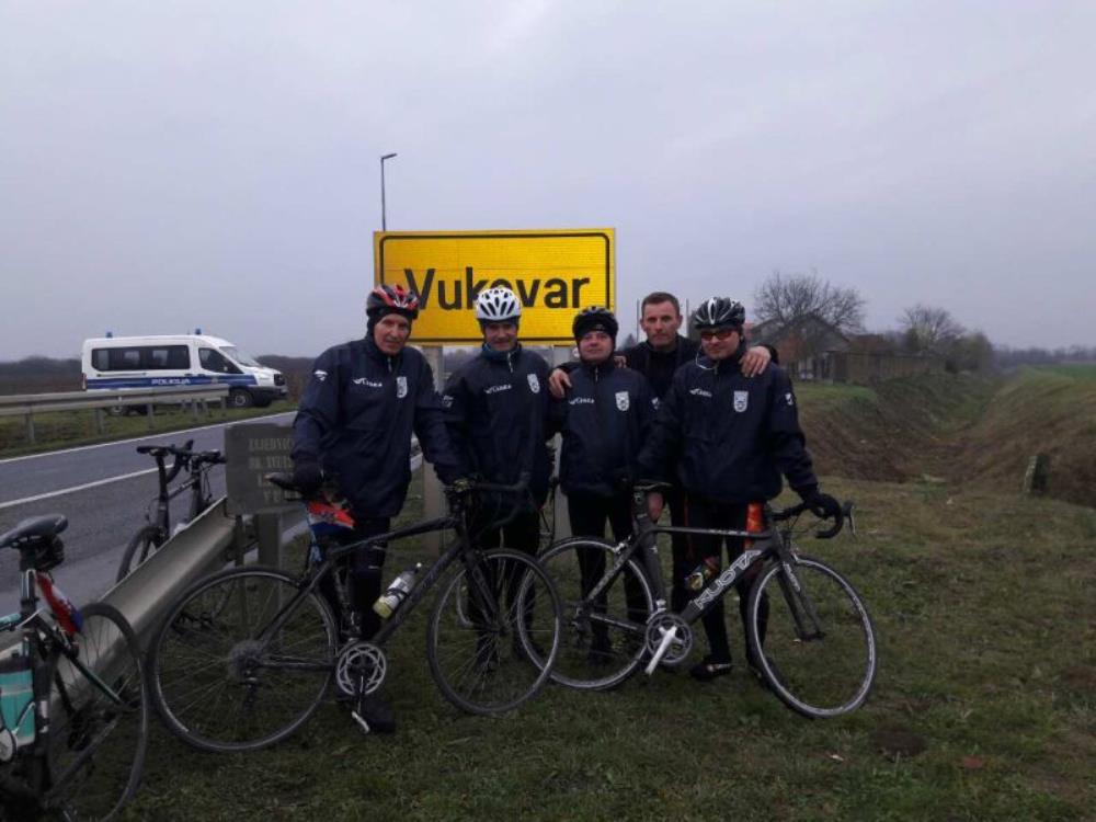 Večeras iz Vukovara - Sesvećani, veterani 144. brigade biciklima stigli na odredište 