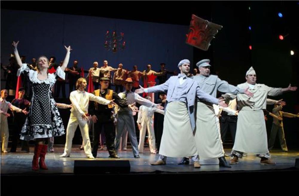 Komedija obilježava 200. izvedbu najnovije produkcije mjuzikla "Jalta, Jalta"