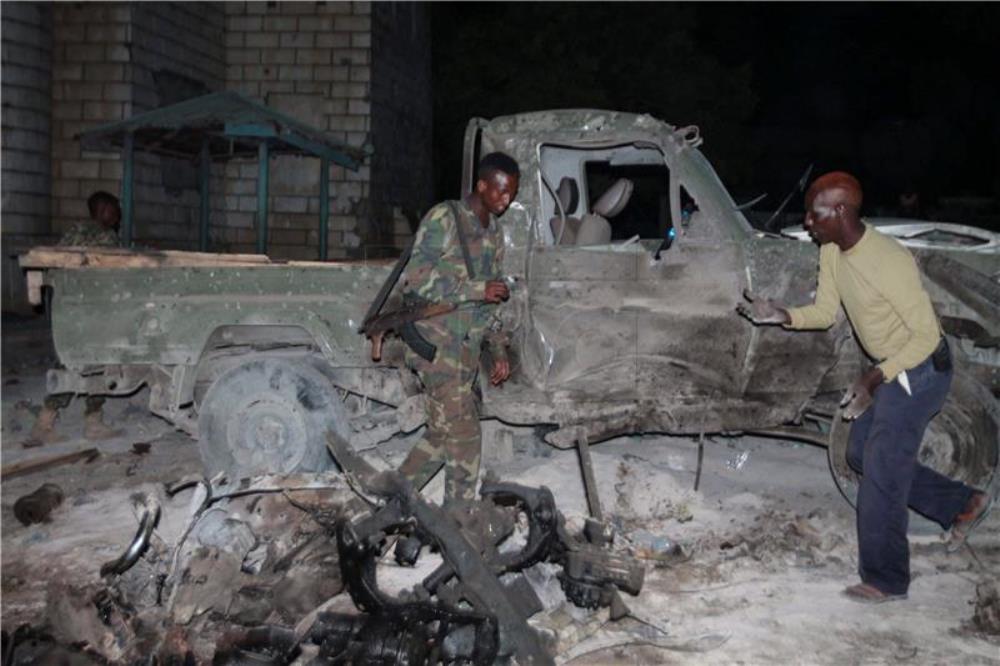 Automobil bomba zaletio se u hotel u Mogadišuu
