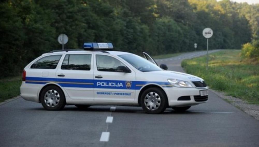 Nesreća na Jadranskoj magistrali - smrtno stradala jedna i teško ozlijeđene dvije osobe
