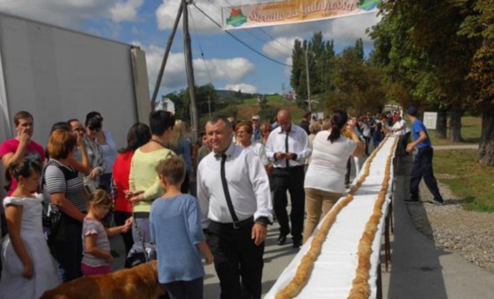 Štrudlafest u Jaškovu brendiran Guinnessovim rekordnim štrudlom 2015.