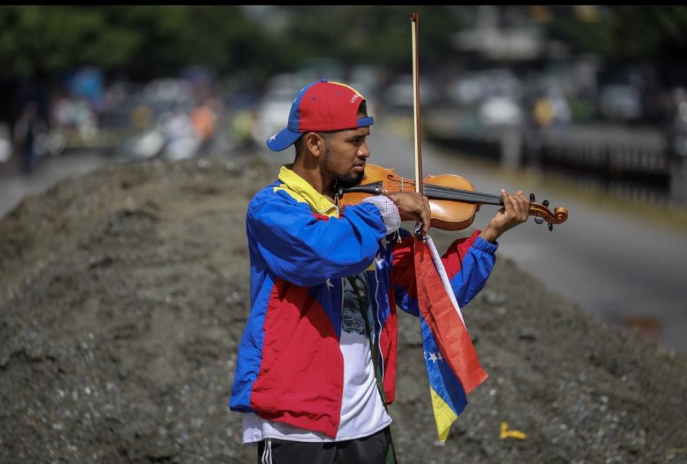 Venezuela: violinist, simbol prosvjeda, izgubio sluh u policijskom nasilju