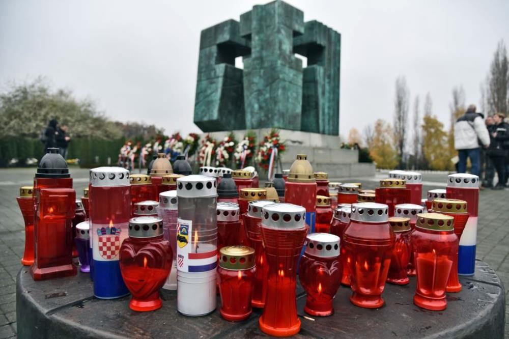 Vukovar se s tugom prisjeća ratne tragedije od prije 26 godina