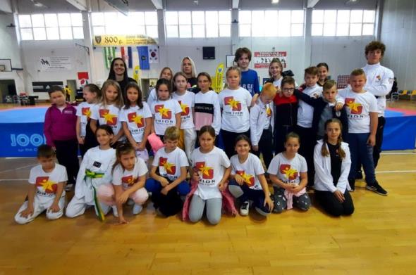 Mali sesvetski borci Lucija i Luka zlatni na međunarodnom Dugo Selo Open taekwondo turniru
