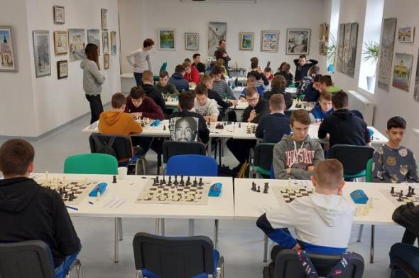 Pedesetak mladih šahista u Sesvetama na susretima 1. kadetske šahovske lige