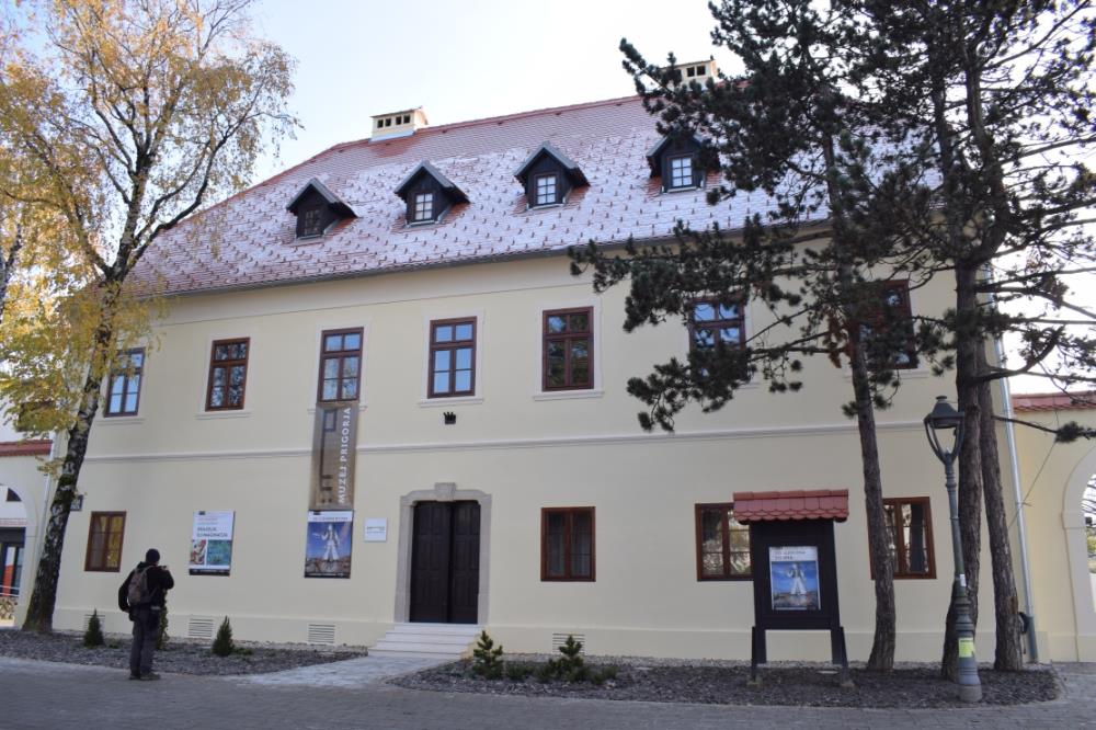 Nakon cjelovite obnove ponovo je  otvoren Muzej Prigorja i to kapitalnom izložbom Od Sljemena do dna