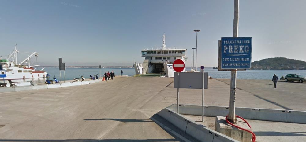Trajekt "Juraj Dalmatinac" udario u obalu prilikom pristajanja u Preko