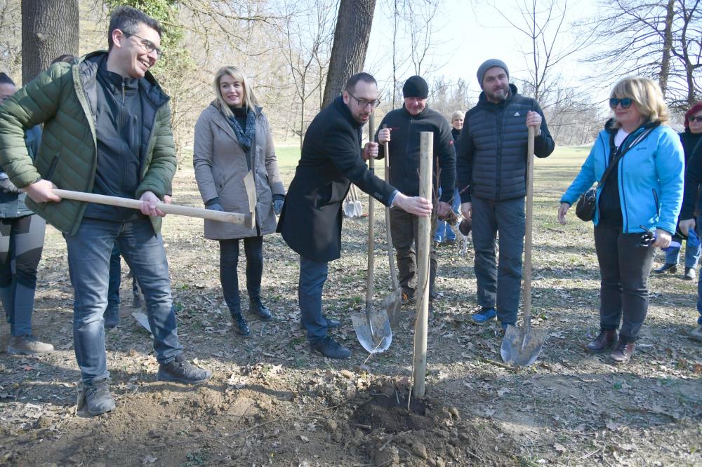 Ministri i gradonačelnik sadili drveće u Maksimiru, očekujemo ih na istom poslu i u Sesvetama