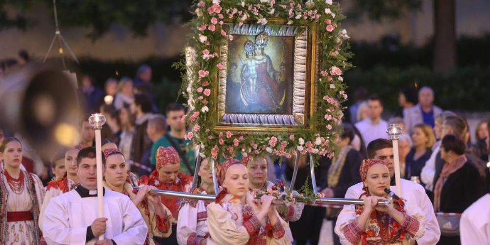 Misom i procesijom proslavljen smendan Majke Bože od Kamenitih vrata