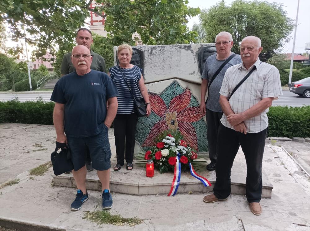 SDP Sesvete položio vijence i zapalio svijeće na sesvetske antifašističke spomenike