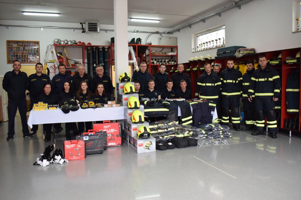 Dobrovoljno vatrogasno društvo Sesvetska Selnica dobilo opremu iz EU fonda
