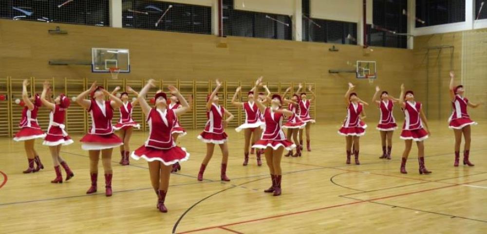 Božićni koncert sesvetskih mažoretkinja u gimnazijskoj sportskoj dvorani