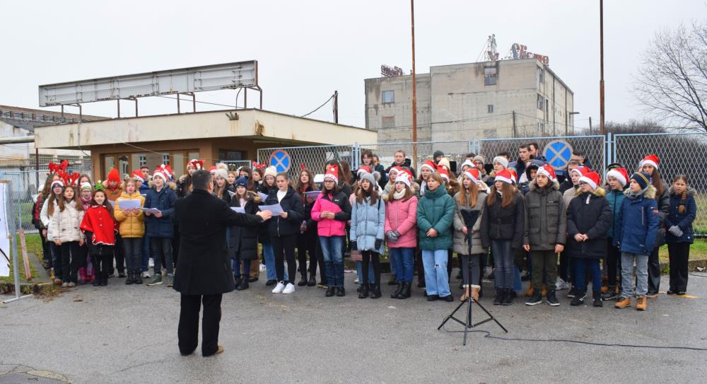 Božićni koncert sesvetske glazbene škole za "školsku zgradu pod bor"