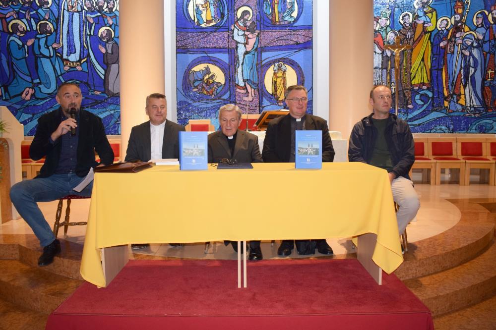  Knjiga Župa Svih Svetih autora mons. dr. Stjepana Kožula predstavljena u sesvetskom pastoralnom centru