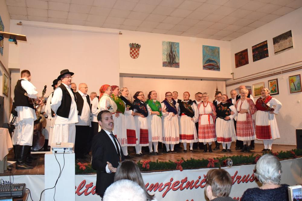 Božićnim koncertom Vugrovčani proslavili Božić i poželjeli sretnu Novu godinu