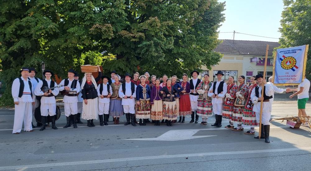 Folklorni ansambl Sesvetska Sela nastupio na ovogodišnjim Vinkovačkim jesenima