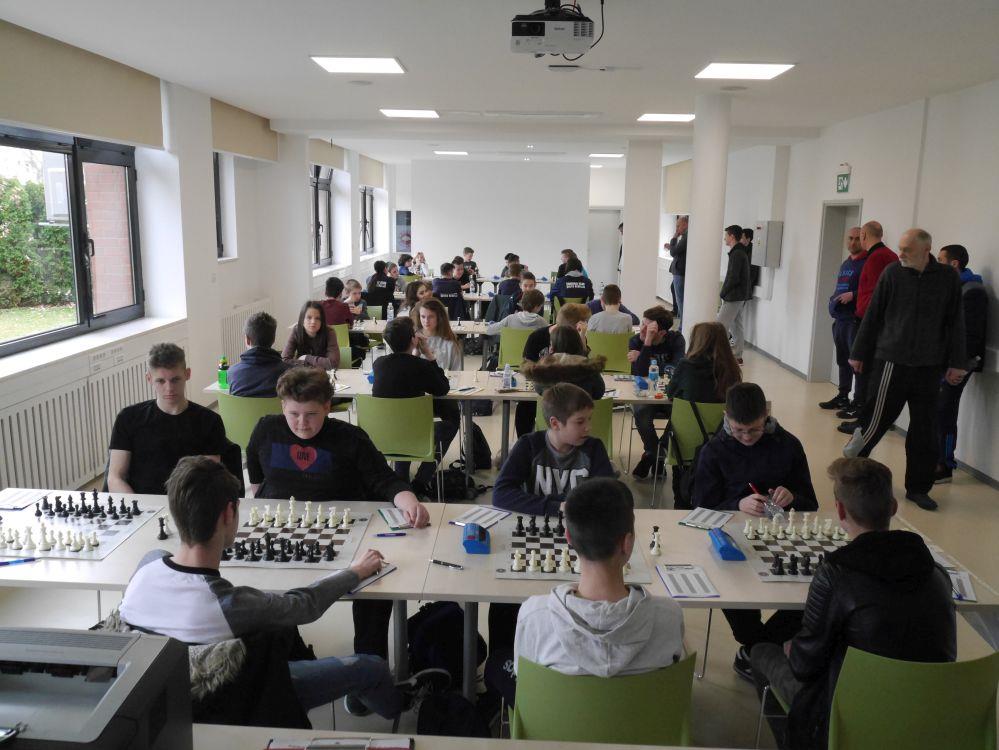 U Gimnaziji Sesvete započelo šahovsko ekipno prvenstvo 1. kadetske lige