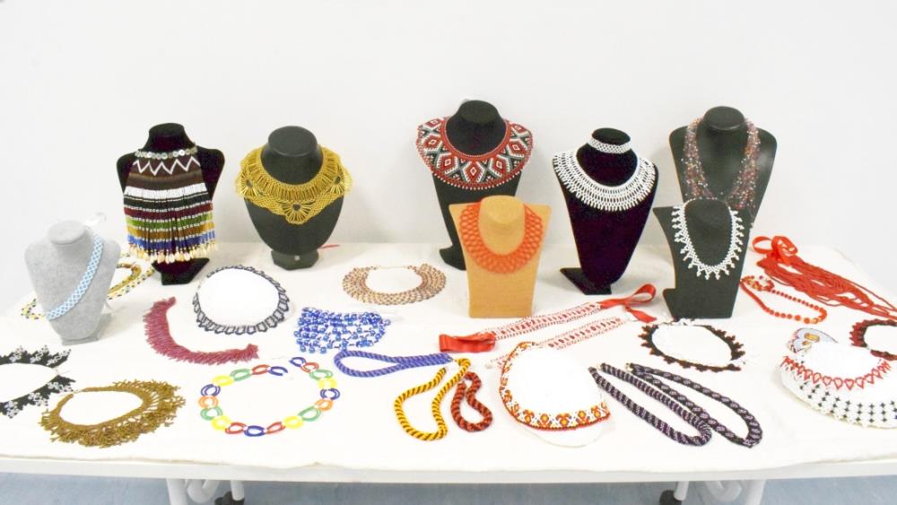 "Igra staklenim perlama", izložba etno nakita u galeriji ZIPS