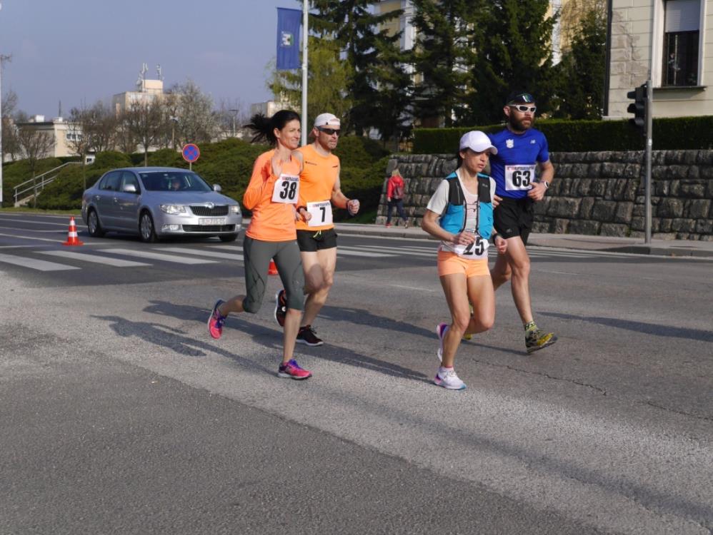 Održan 43. supermaraton Zagreb-Čazma, maratonci protrčali kroz poluprazne Sesvete