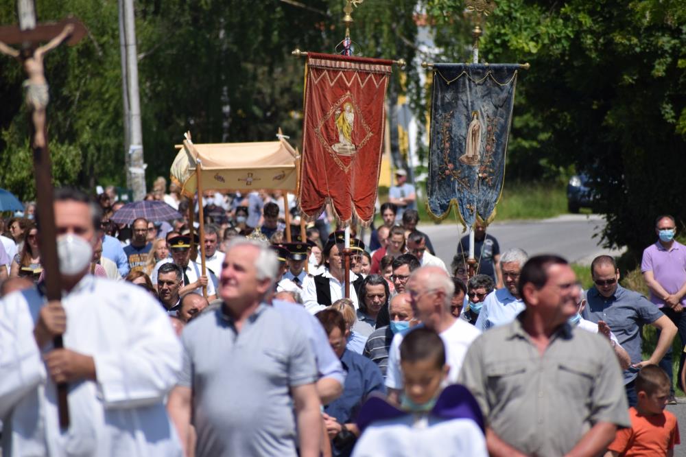 Tijelovo proslavljeno u Vugrovcu uz misu i procesiju, te umjetničku izložbu