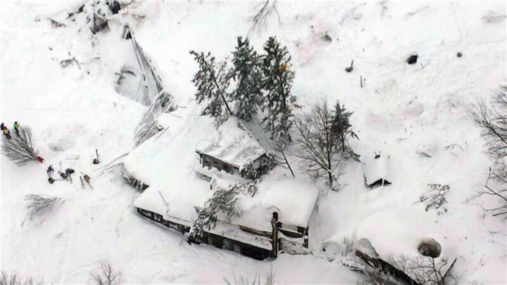 Lavina u Italiji: U ruševinama hotela pronađeno šestero preživjelih