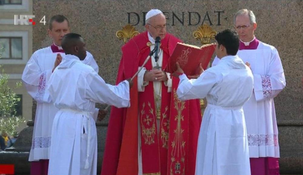 Papa na Cvjetnicu pozvao na poniznost Crkve